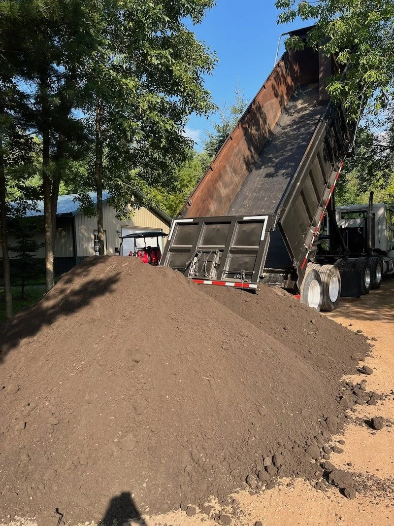 Dump truck lifting for a delivery